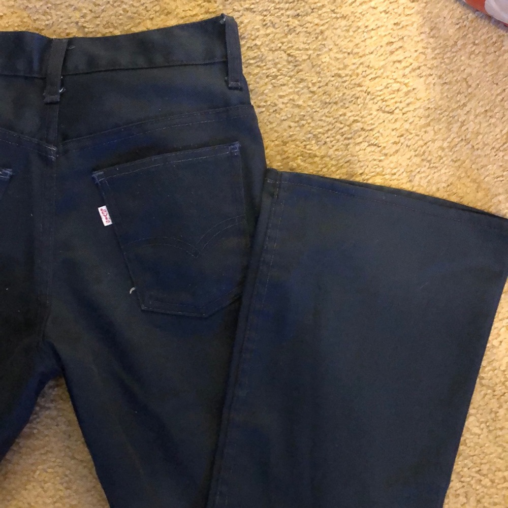 Navy flared Levi’s